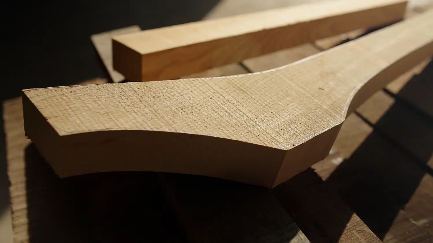 Zuschnitte für Möbel bzw. Sessel bei Teuschler Holz in Italien